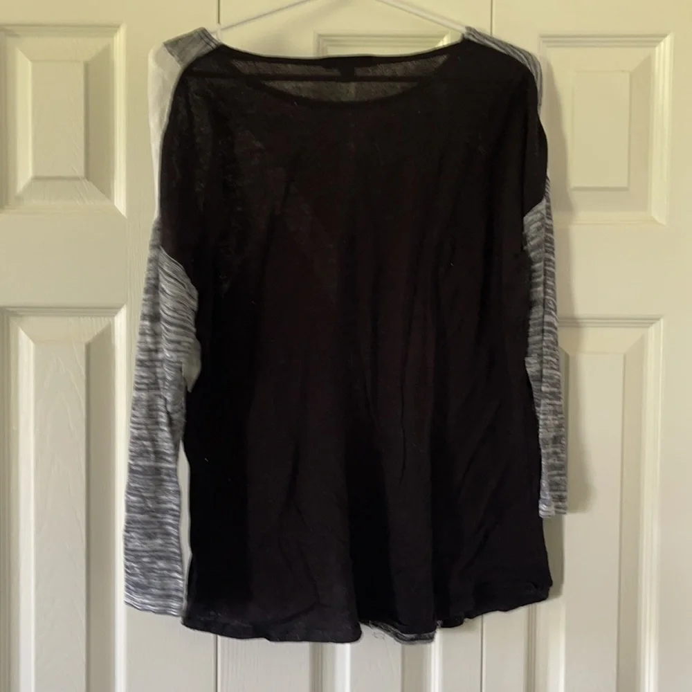 Park hurst top size L🥰🥰 - Picture 2 of 4